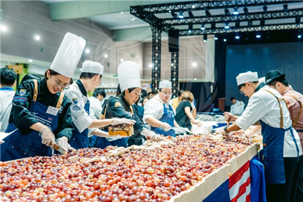 Malaysia Book Record – Malaysia Day The Longest GrapesFruit Cake 2024